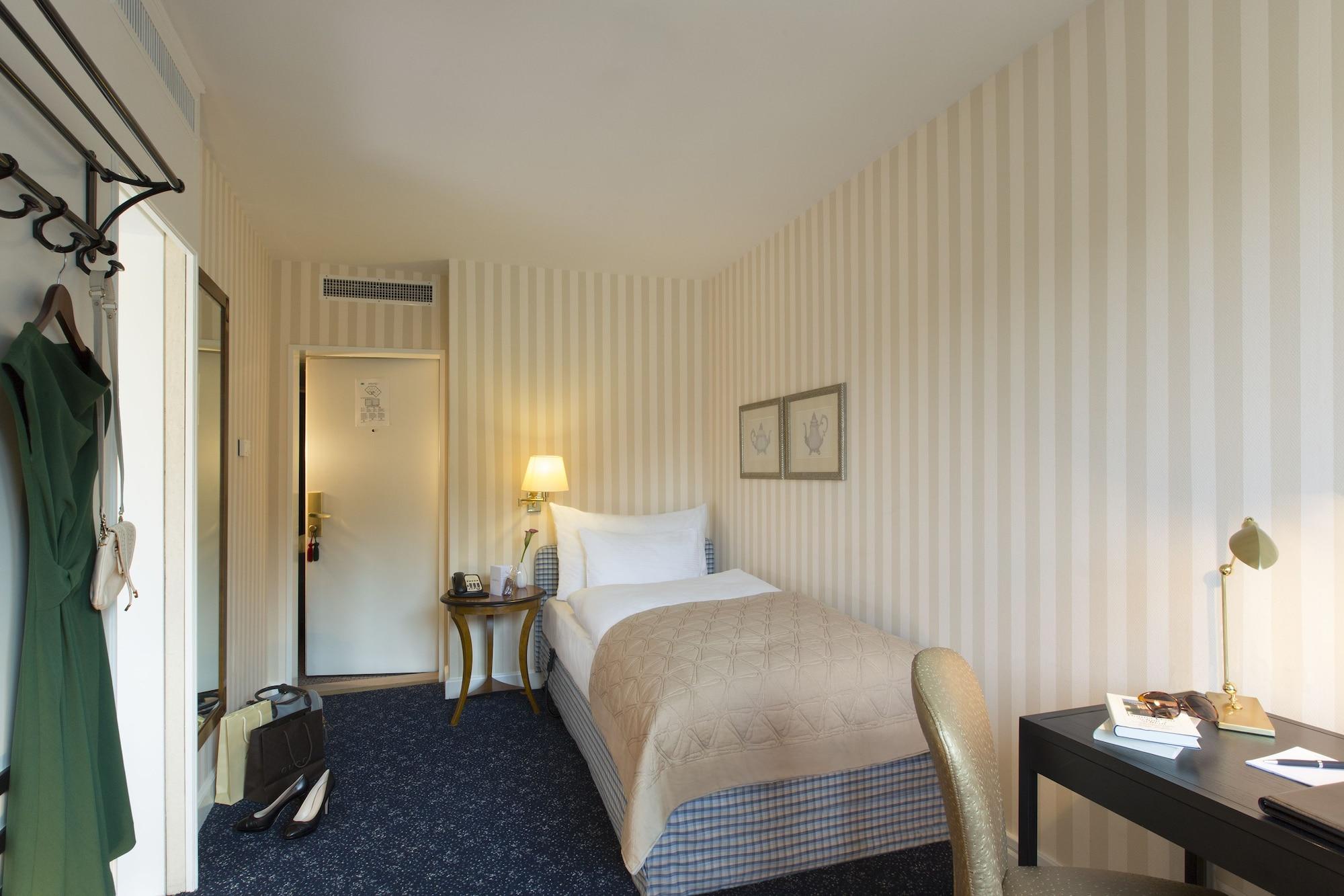 Small Luxury Hotel Ambassador Zürich Exteriör bild